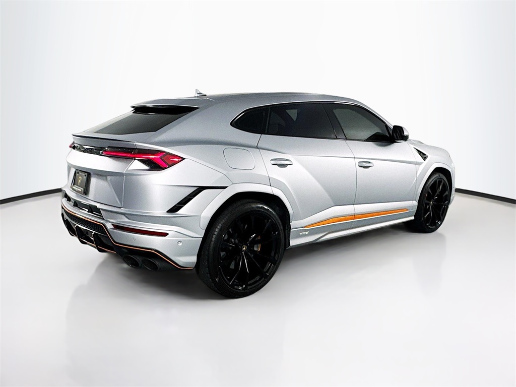 2023 Lamborghini Urus S photo 5