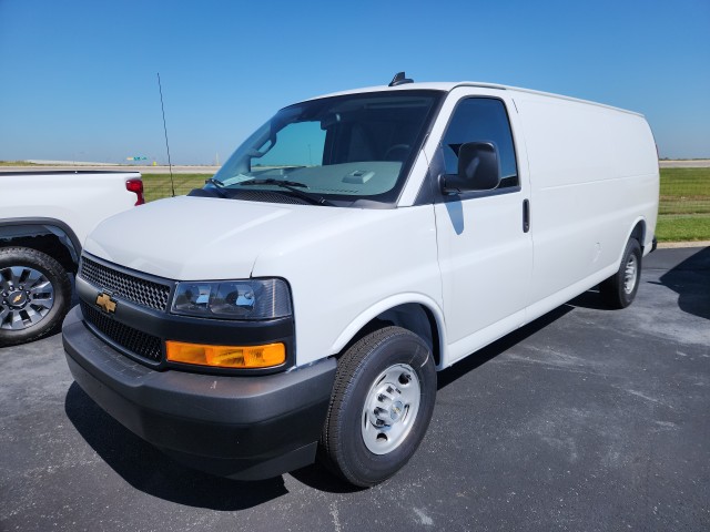 2025 Chevrolet Express Cargo 2500 photo 4