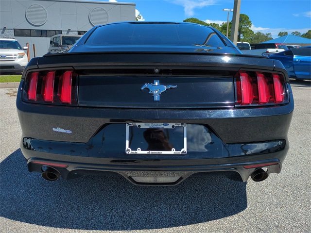 2015 Ford Mustang V6 photo 4