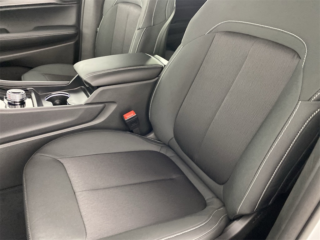 2025 Jeep Grand Cherokee Laredo X photo 28