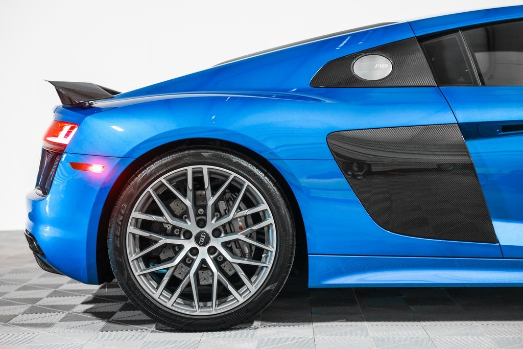 2017 Audi R8 V10 Plus Coupe photo 2