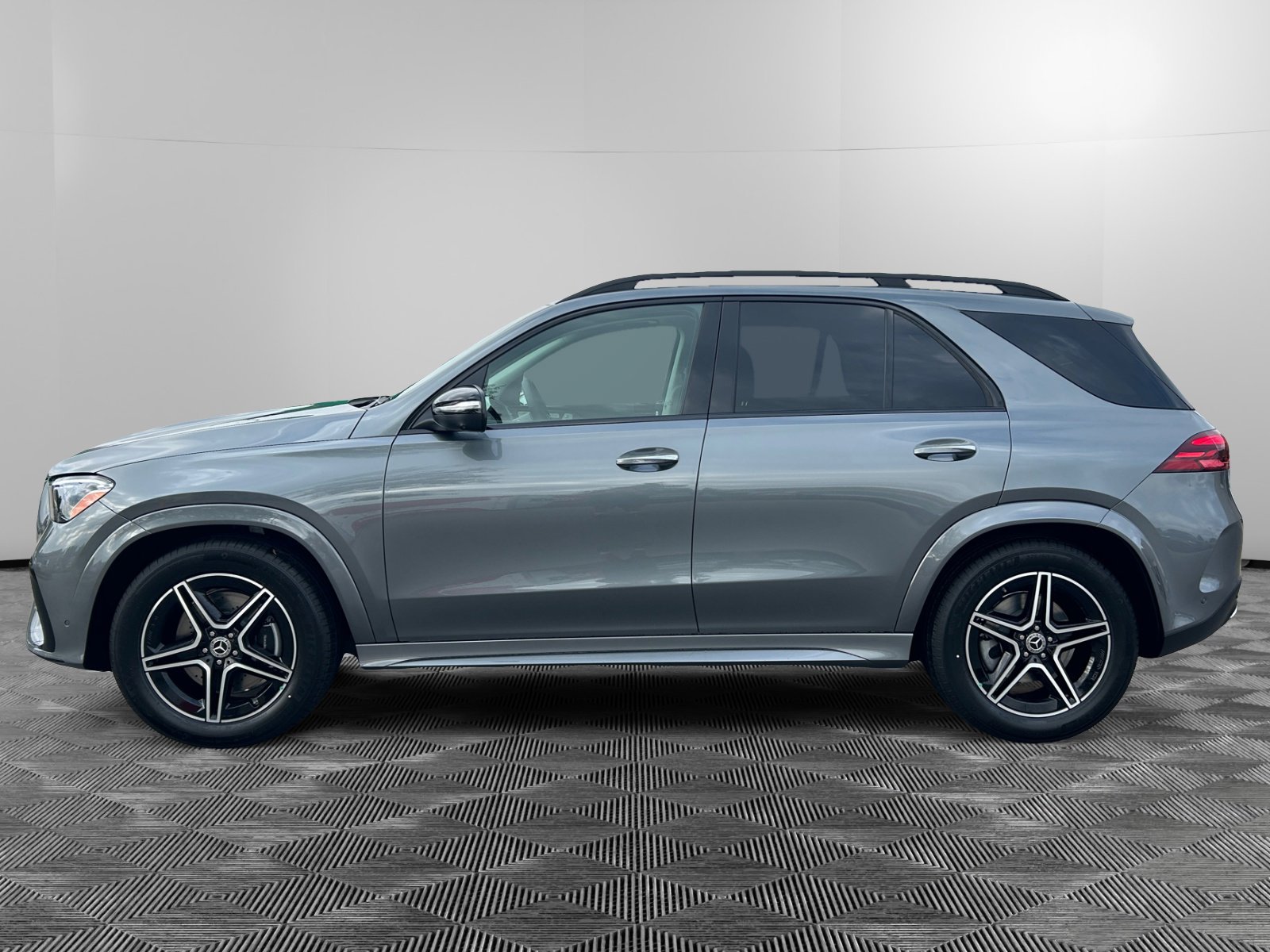 2026 Mercedes Benz GLE 450 4MATIC photo 2