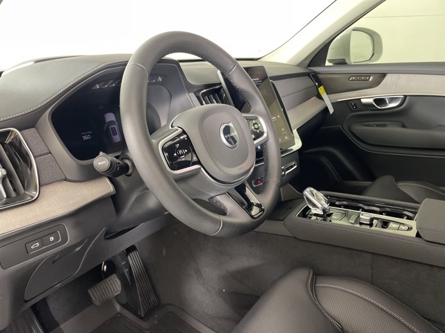2025 Volvo XC90 T8 photo 22