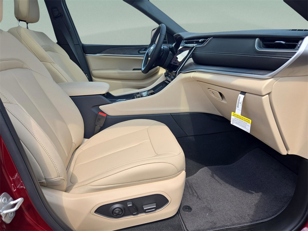 2025 Jeep Grand Cherokee Limited photo 24