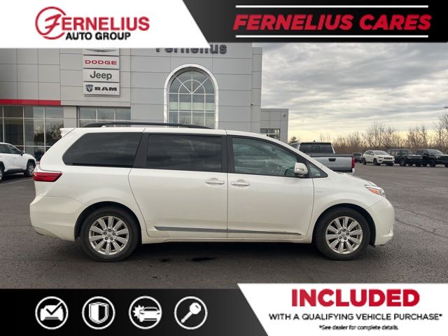 2017 Toyota Sienna Limited Premium photo 4