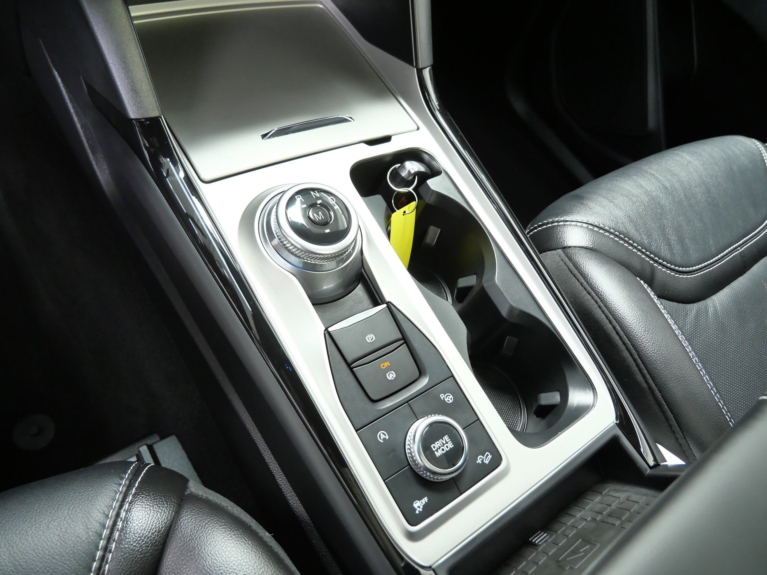 2022 Ford Explorer ST photo 21