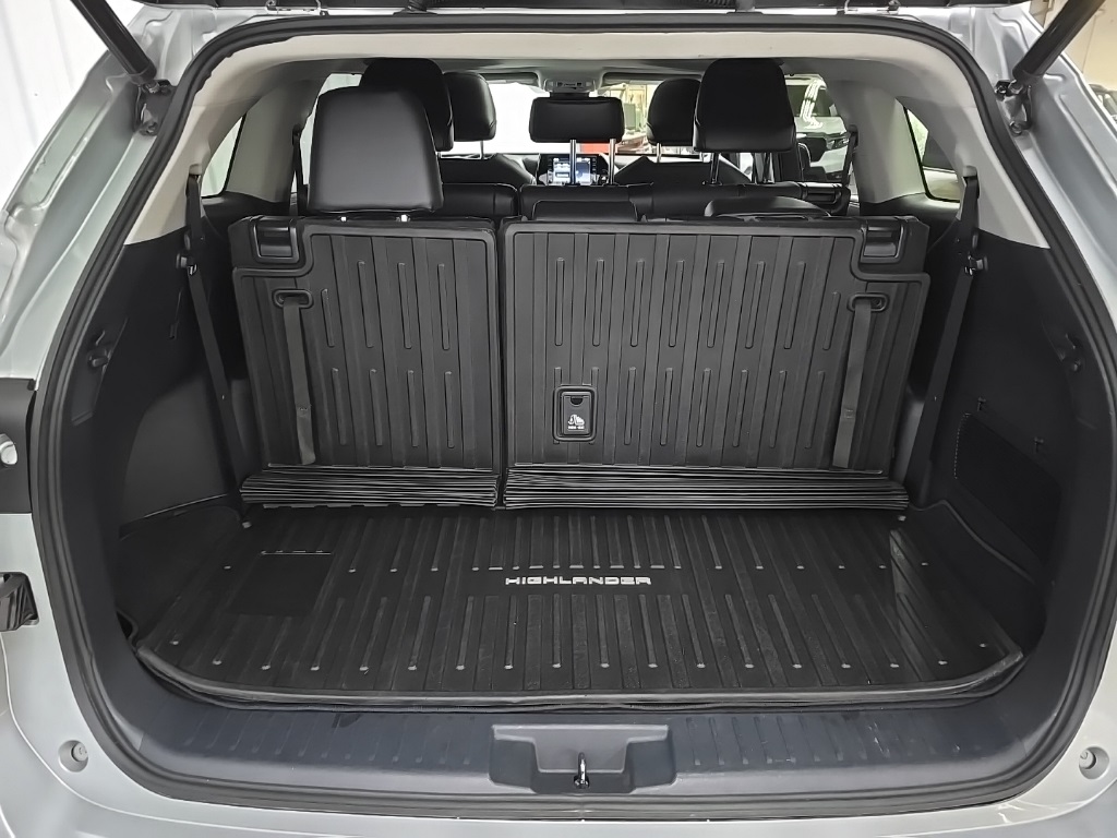 2021 Toyota Highlander XLE photo 11