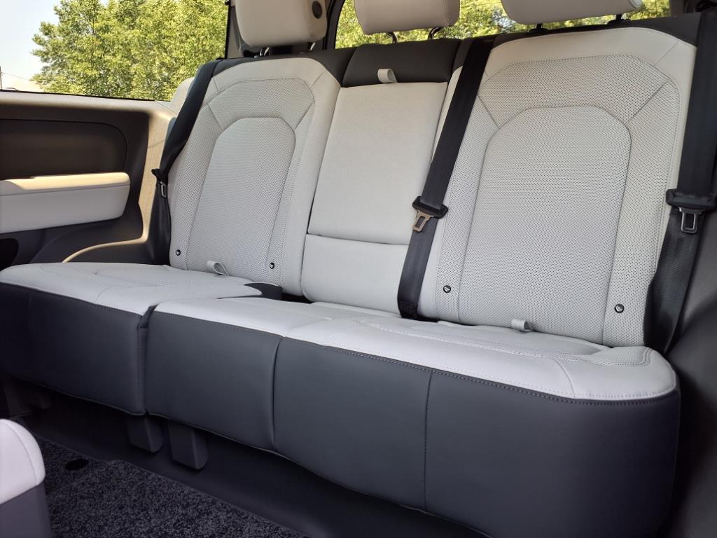 2025 Land Rover Defender 90 S photo 5