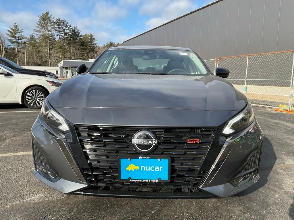 2025 Nissan Altima 2.5 SR photo 2