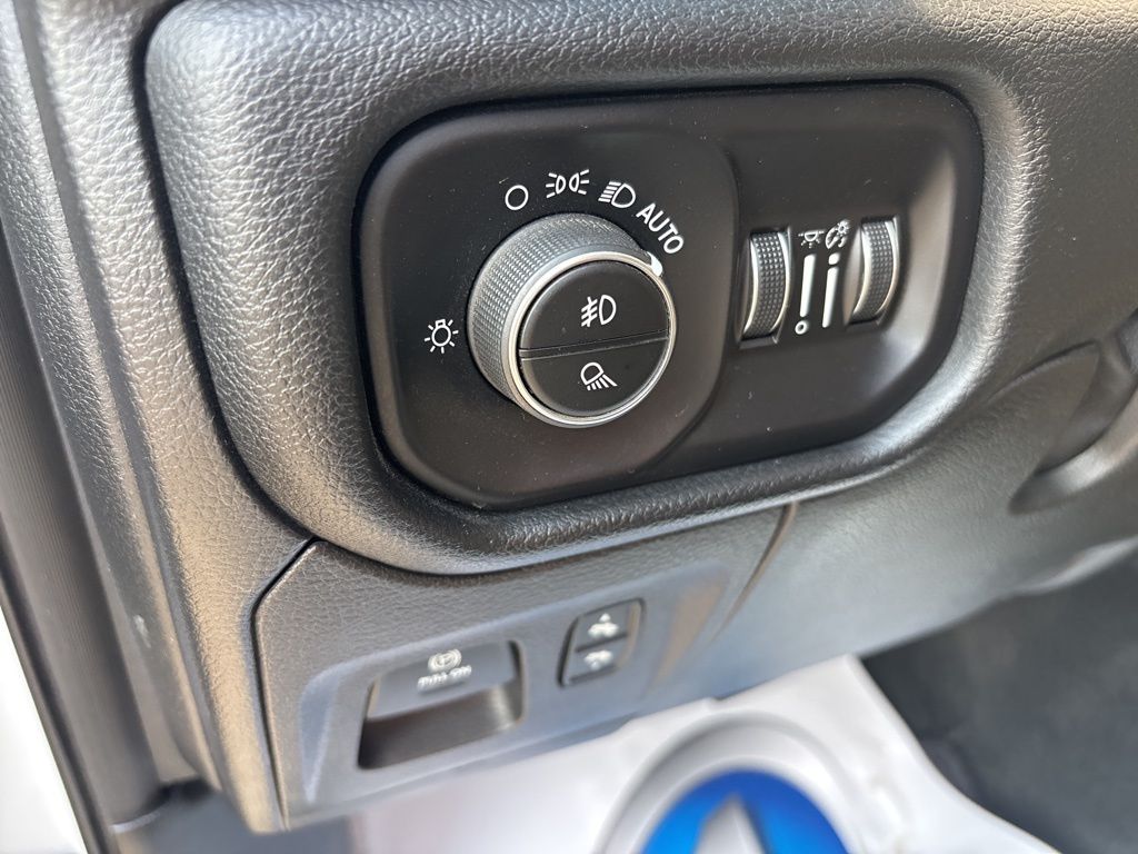 2020 Ram 1500 Laramie photo 17
