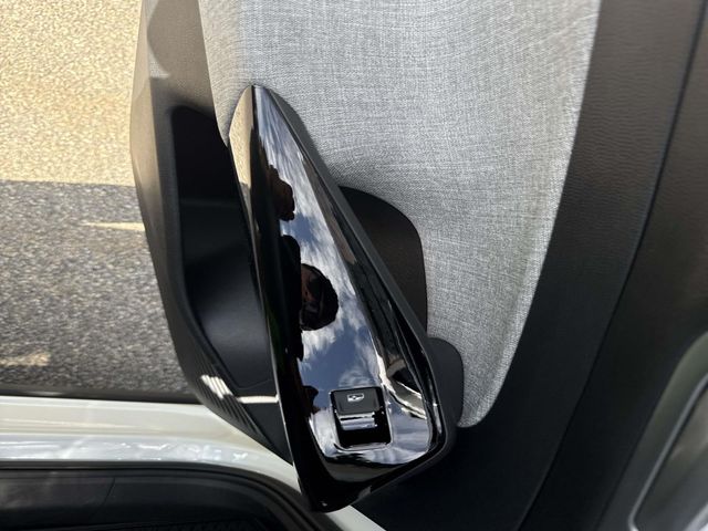 2025 Volkswagen ID.4 Pro photo 10
