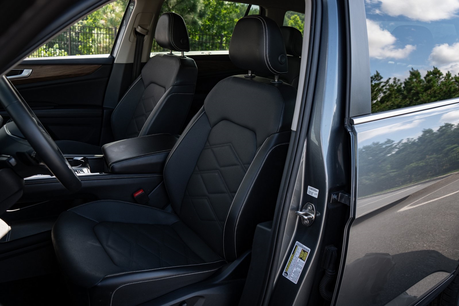 2024 Volkswagen Atlas SE Technology photo 11