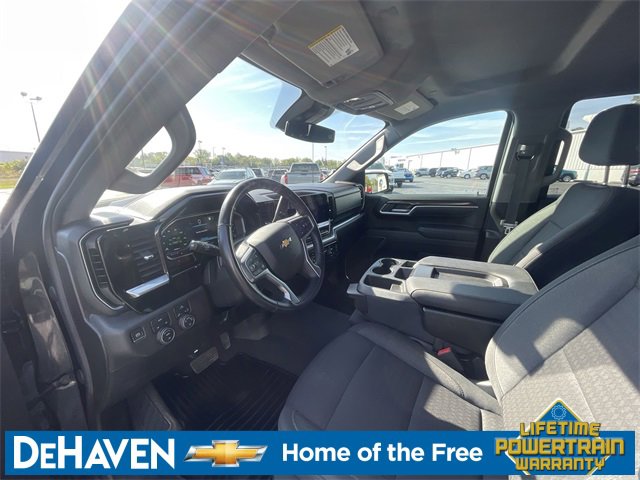2022 Chevrolet Silverado 1500 LT photo 2