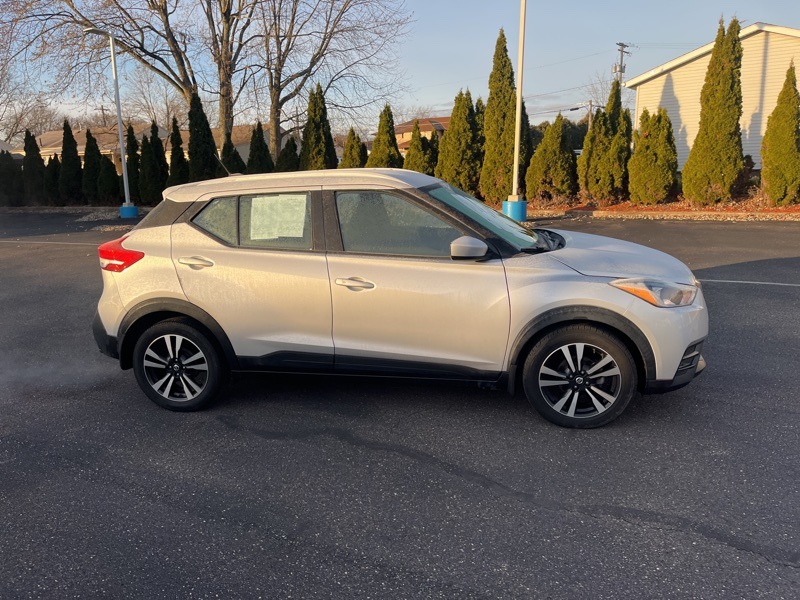 2019 Nissan Kicks SV photo 2