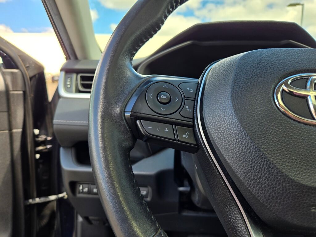 2020 Toyota RAV4 XLE Premium photo 28