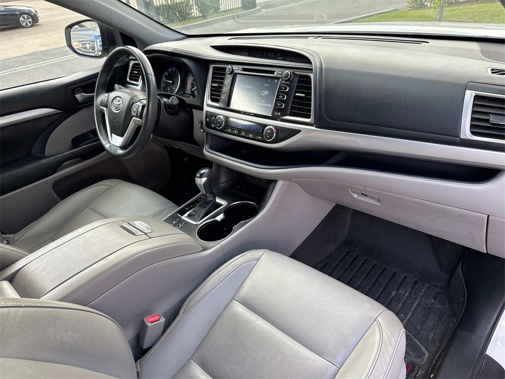 2016 Toyota Highlander XLE photo 9