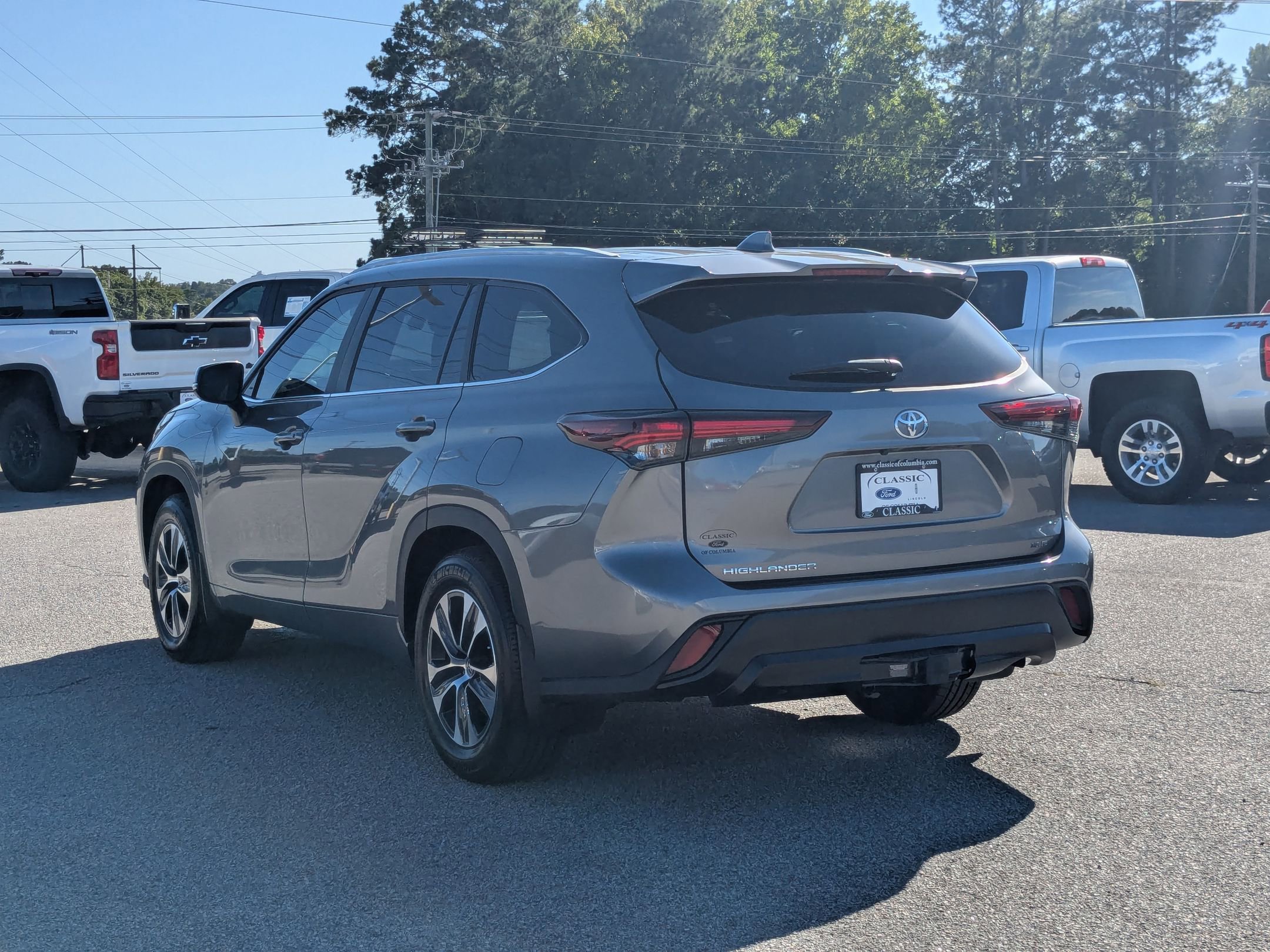 2025 Toyota Highlander XLE photo 4
