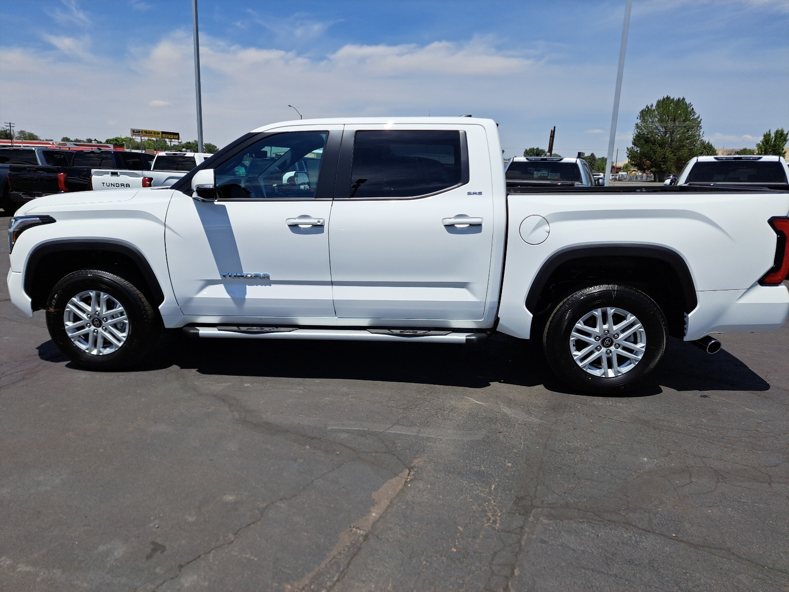 2025 Toyota Tundra SR5 CrewMax photo 7