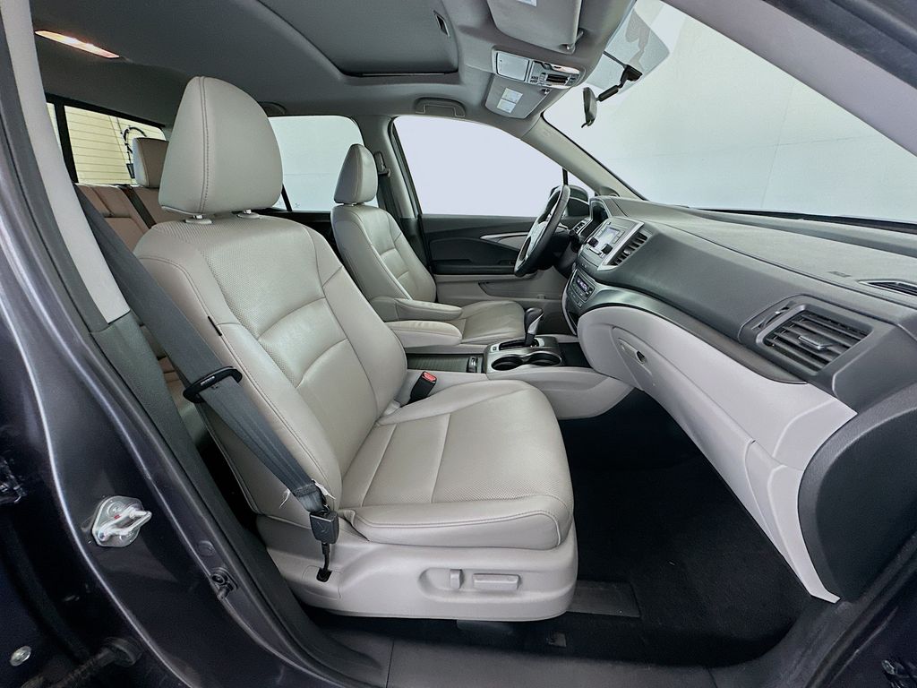 2019 Honda Ridgeline RTL photo 23