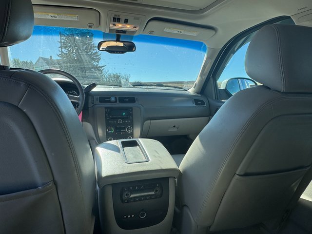 2013 Chevrolet Suburban 1500 LT photo 4