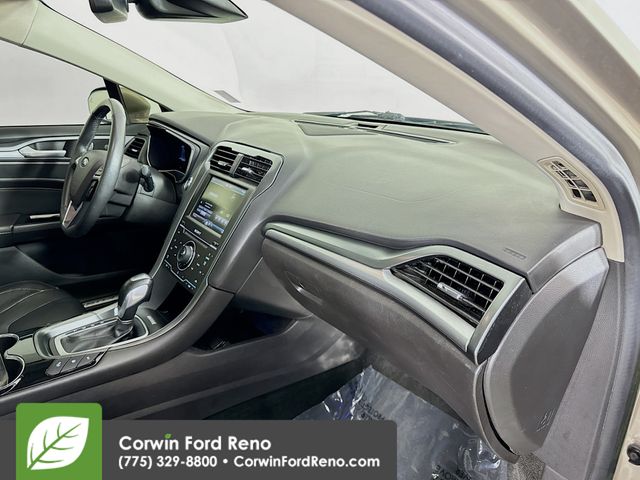 2015 Ford Fusion Energi Titanium photo 26