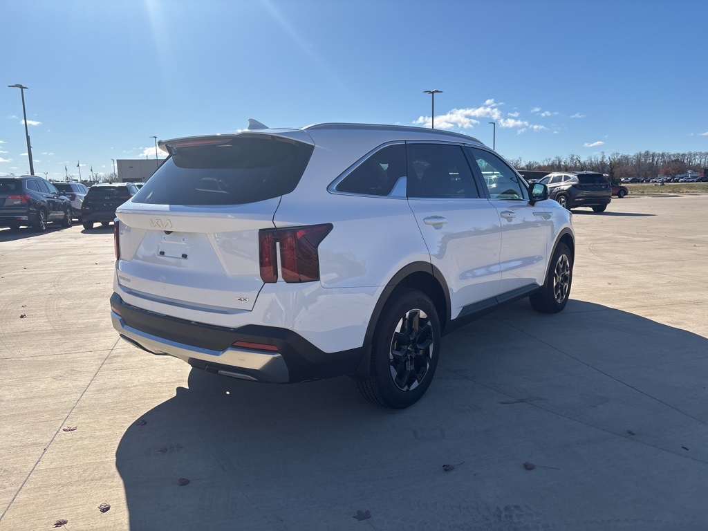 2025 Kia Sorento S photo 4