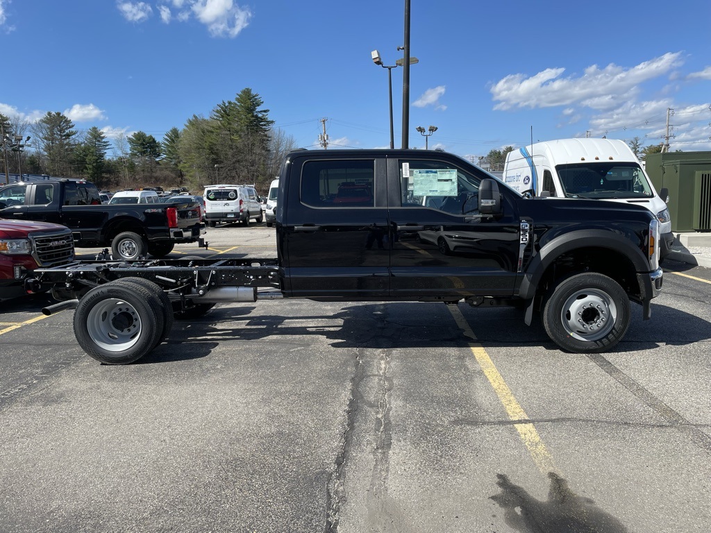 2025 Ford F-550 photo 2