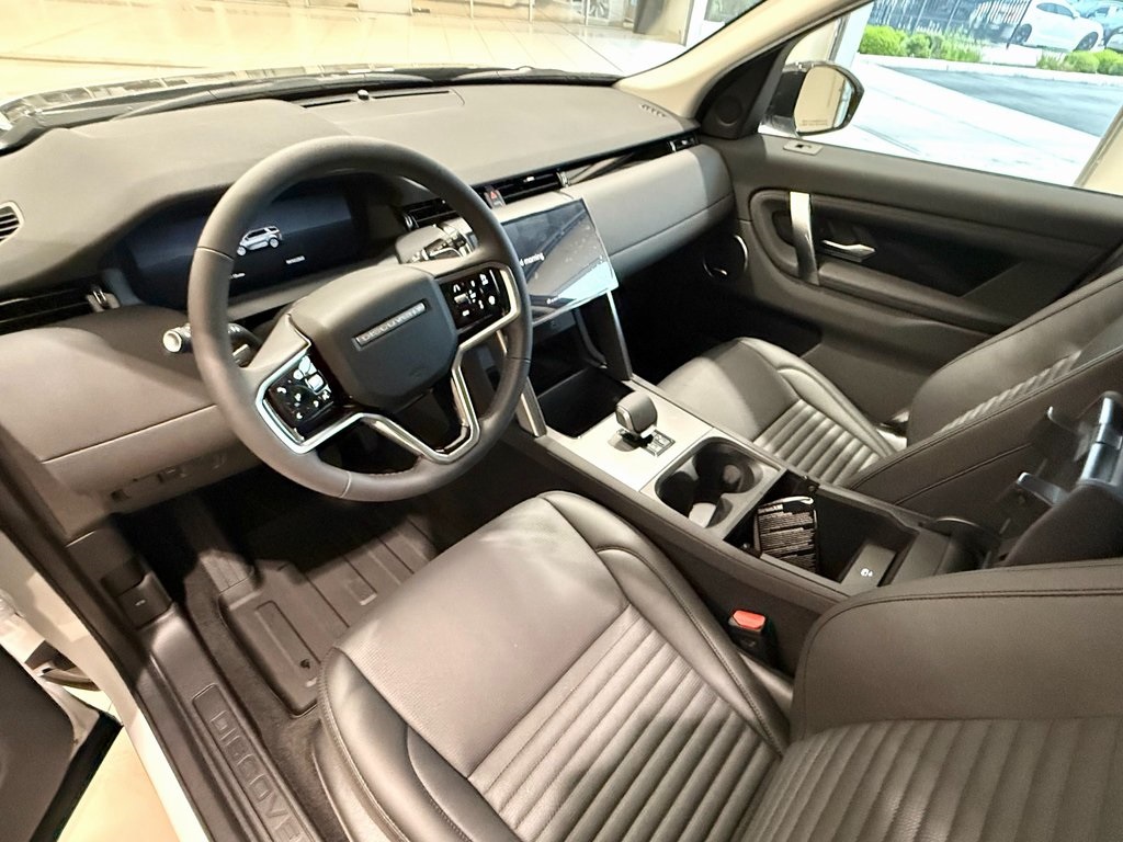 2025 Land Rover Discovery Sport S photo 7