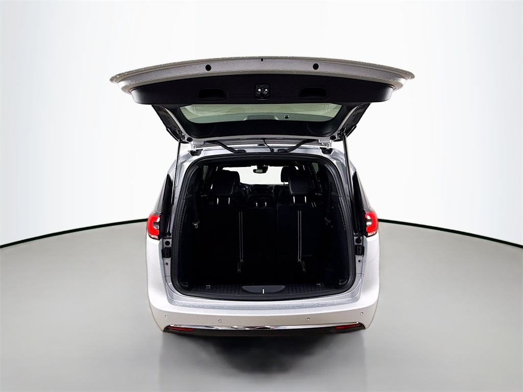 2026 Chrysler Pacifica photo 20