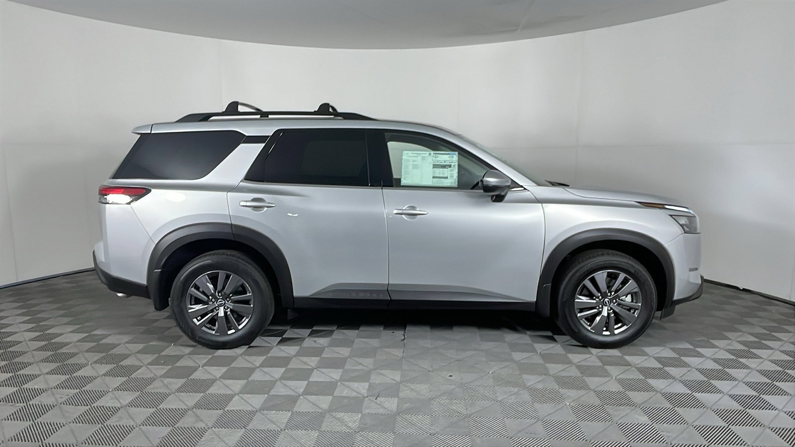 2025 Nissan Pathfinder SV photo 3