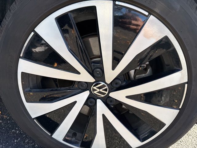 2024 Volkswagen Taos SE photo 3