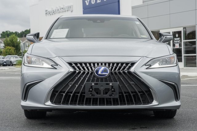 2022 Lexus ES 300h photo 2