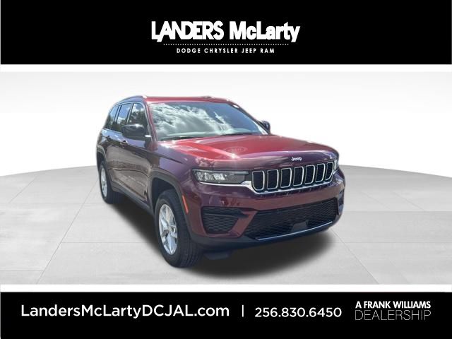 2025 Jeep Grand Cherokee Laredo's photo
