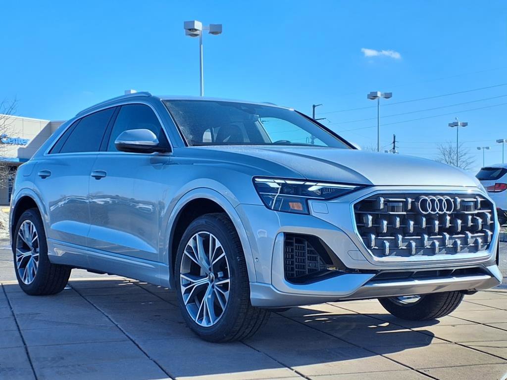 2025 Audi Q8 Premium Plus photo 3