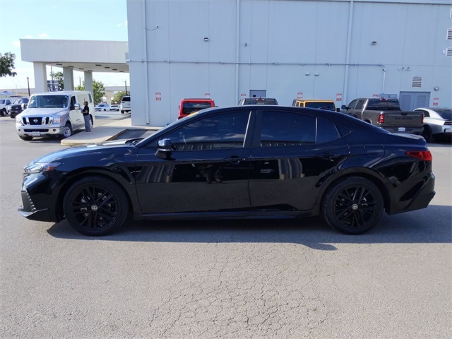 2025 Toyota Camry SE photo 5