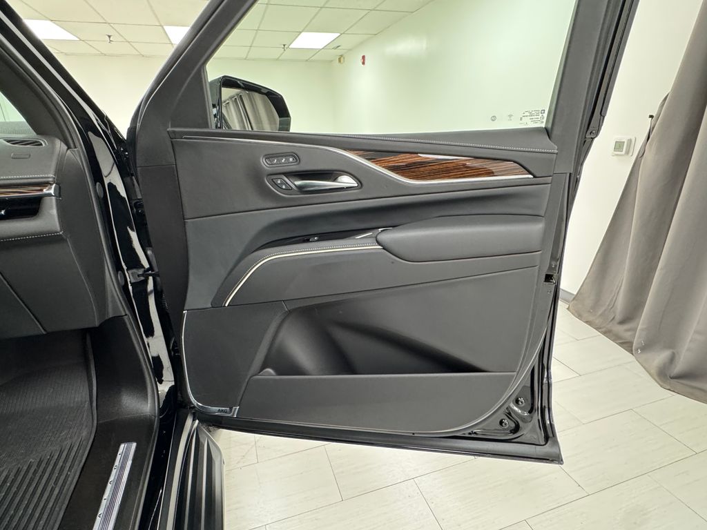 2024 Cadillac Escalade Premium Luxury photo 9