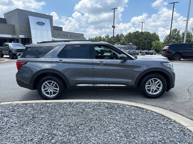 2025 Ford Explorer photo 11