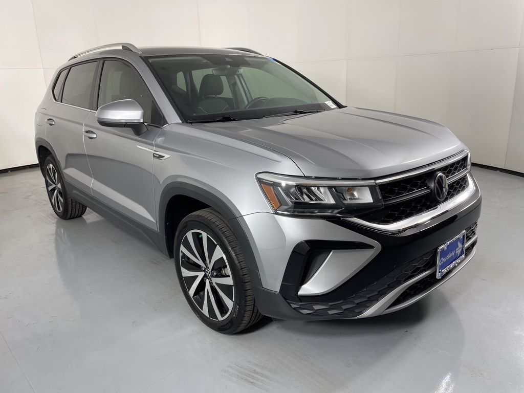 2024 Volkswagen Taos SE photo 2