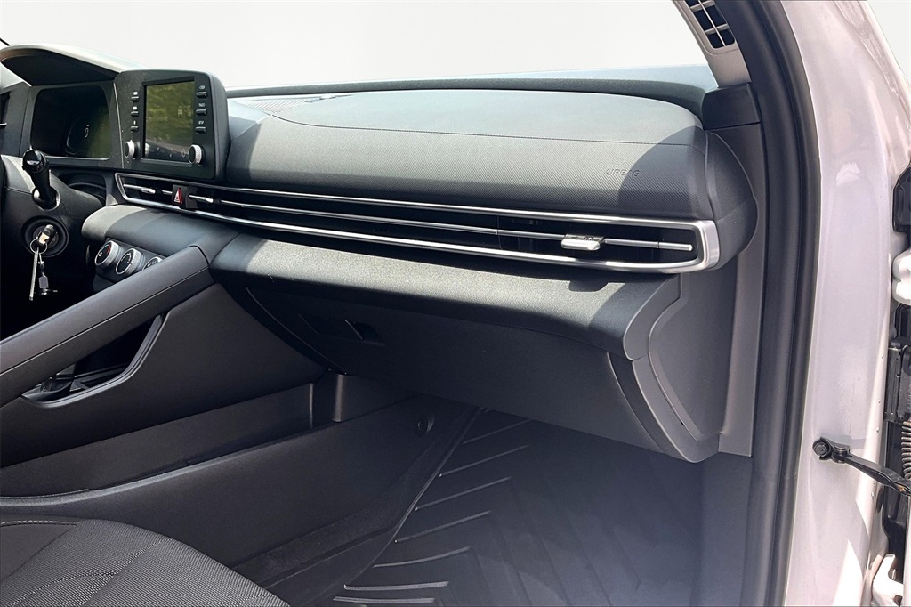 2024 Hyundai Elantra SE photo 17
