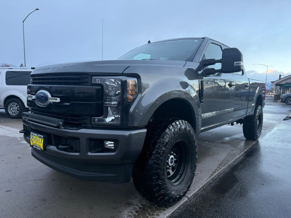 2019 Ford F-350 Super Duty Lariat's photo