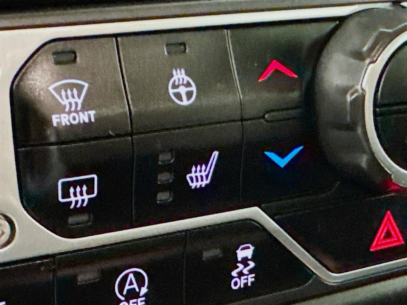 2020 Jeep Wrangler Unlimited Sahara photo 19