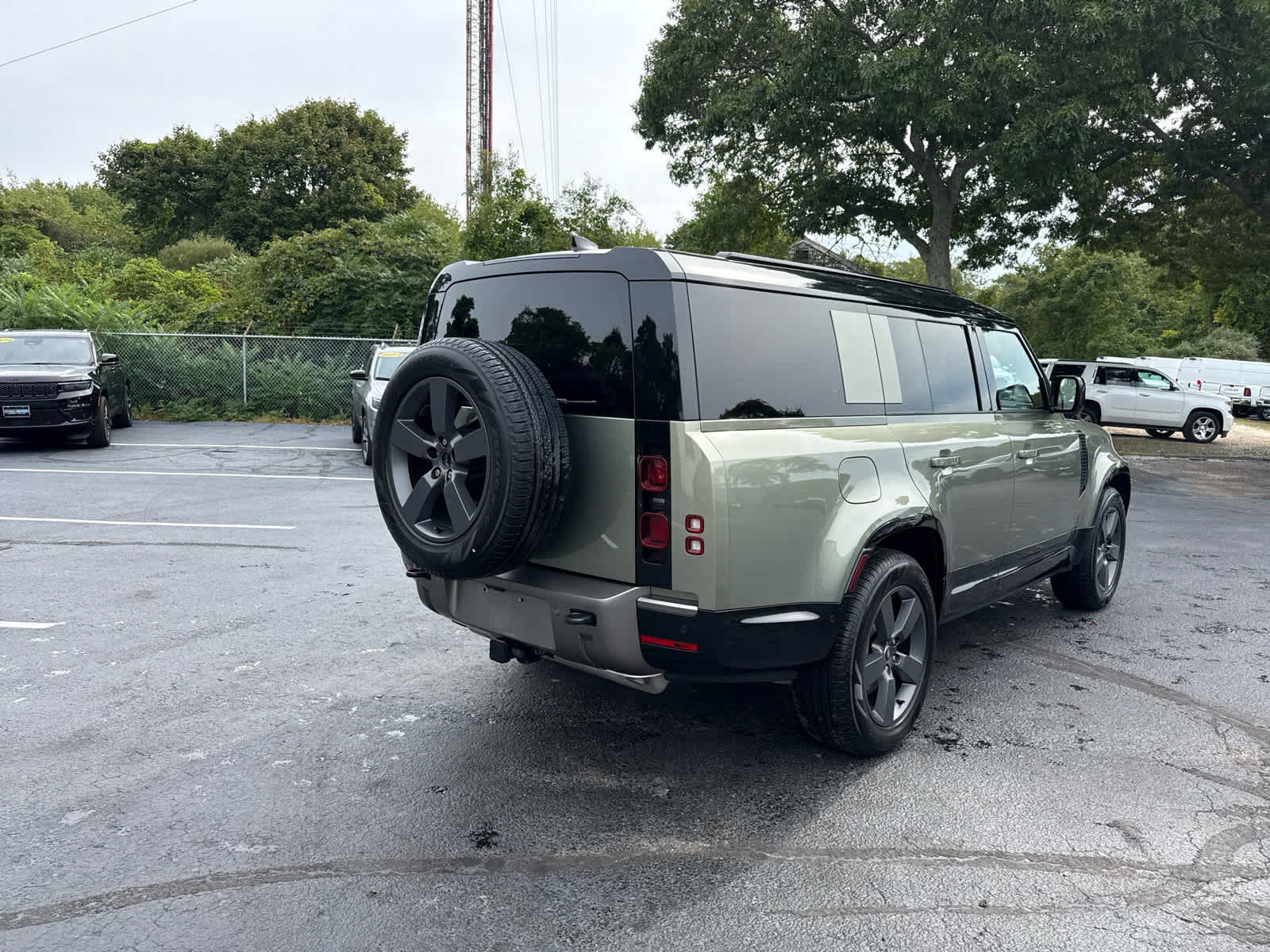 2025 Land Rover Defender X-Dynamic SE photo 2