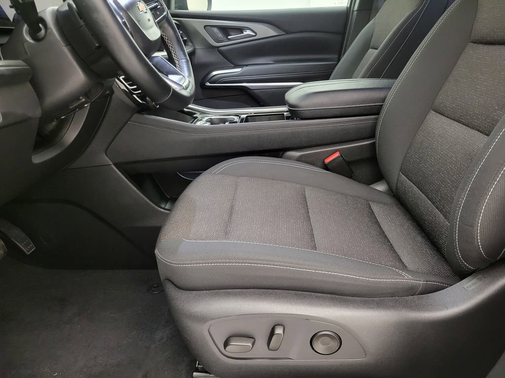 2025 Chevrolet Traverse photo 3
