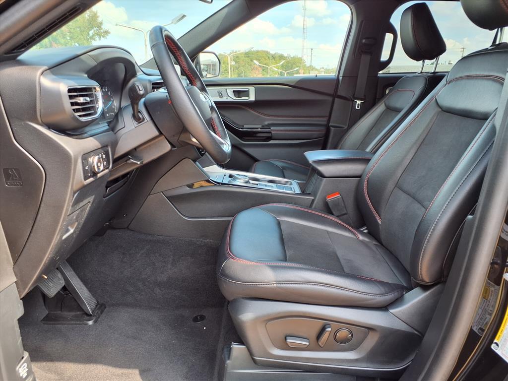2023 Ford Explorer ST-Line photo 2