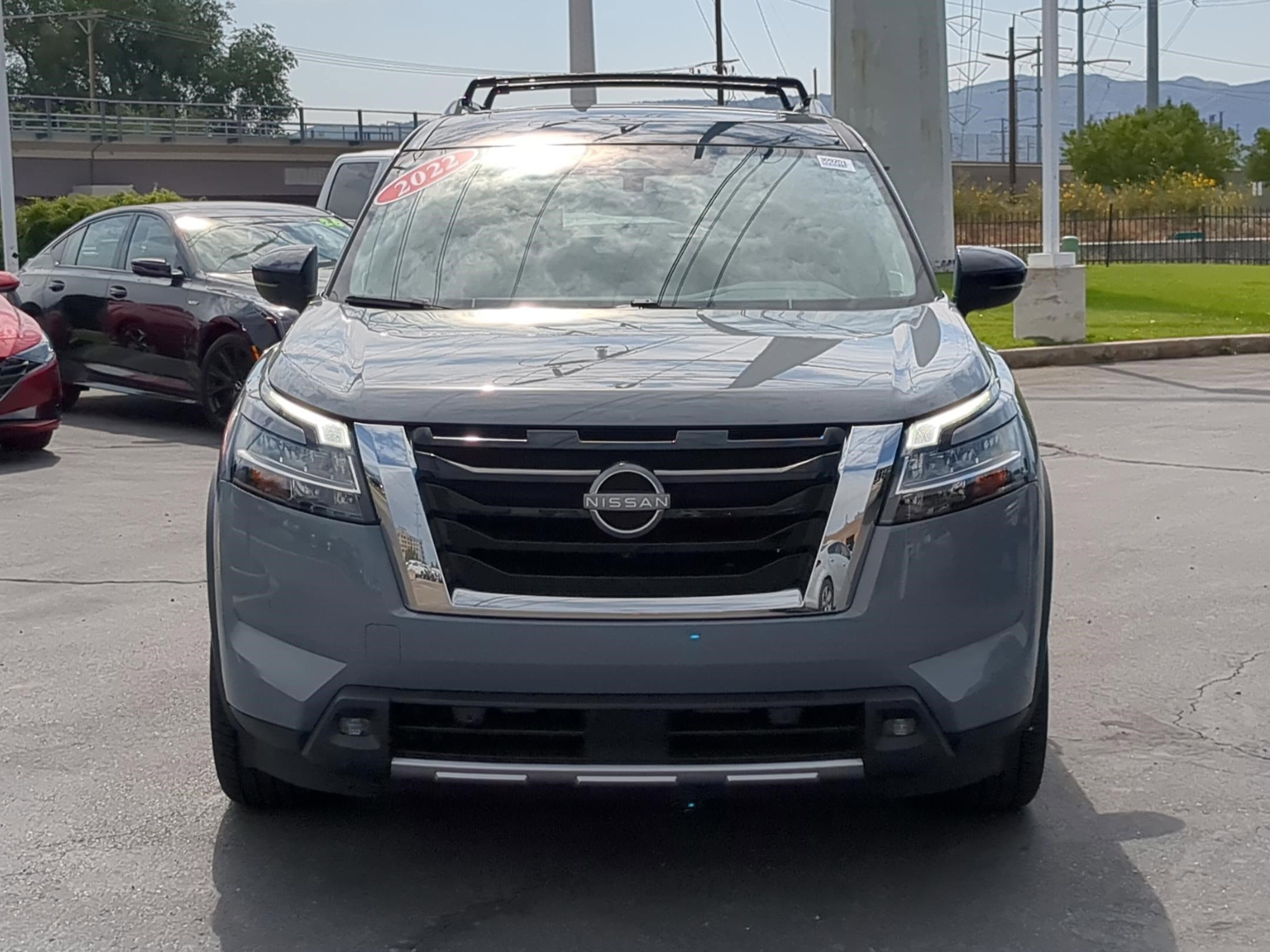 2022 Nissan Pathfinder SL photo 8