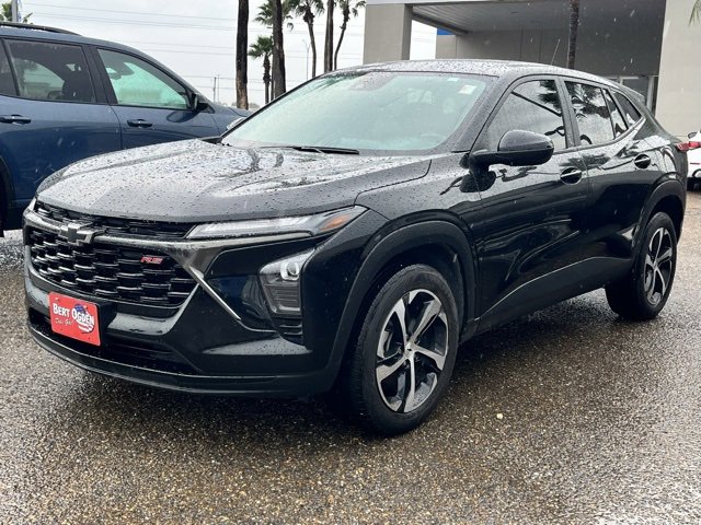 2024 Chevrolet Trax photo 2