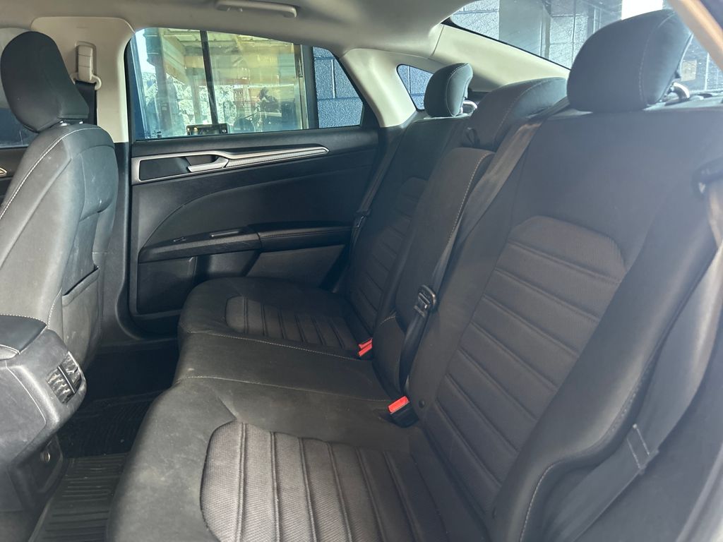2020 Ford Fusion SE photo 9