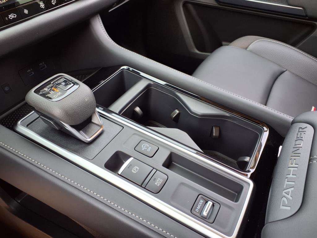 2025 Nissan Pathfinder SL photo 19
