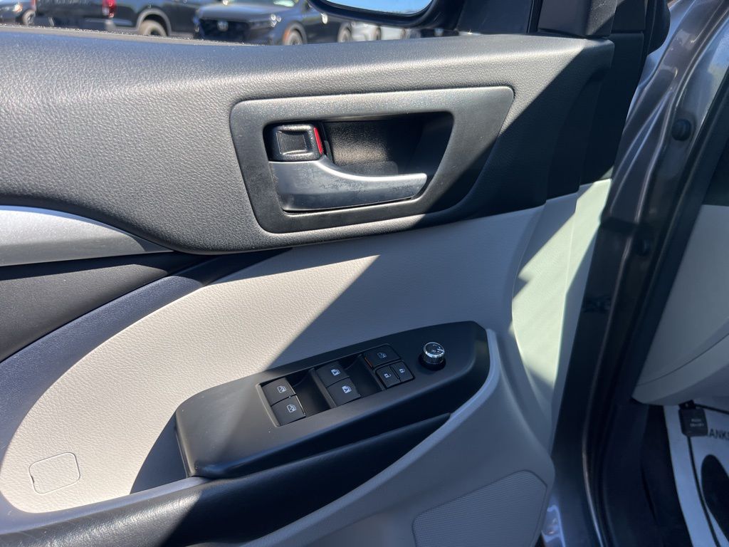 2018 Toyota Highlander XLE photo 26