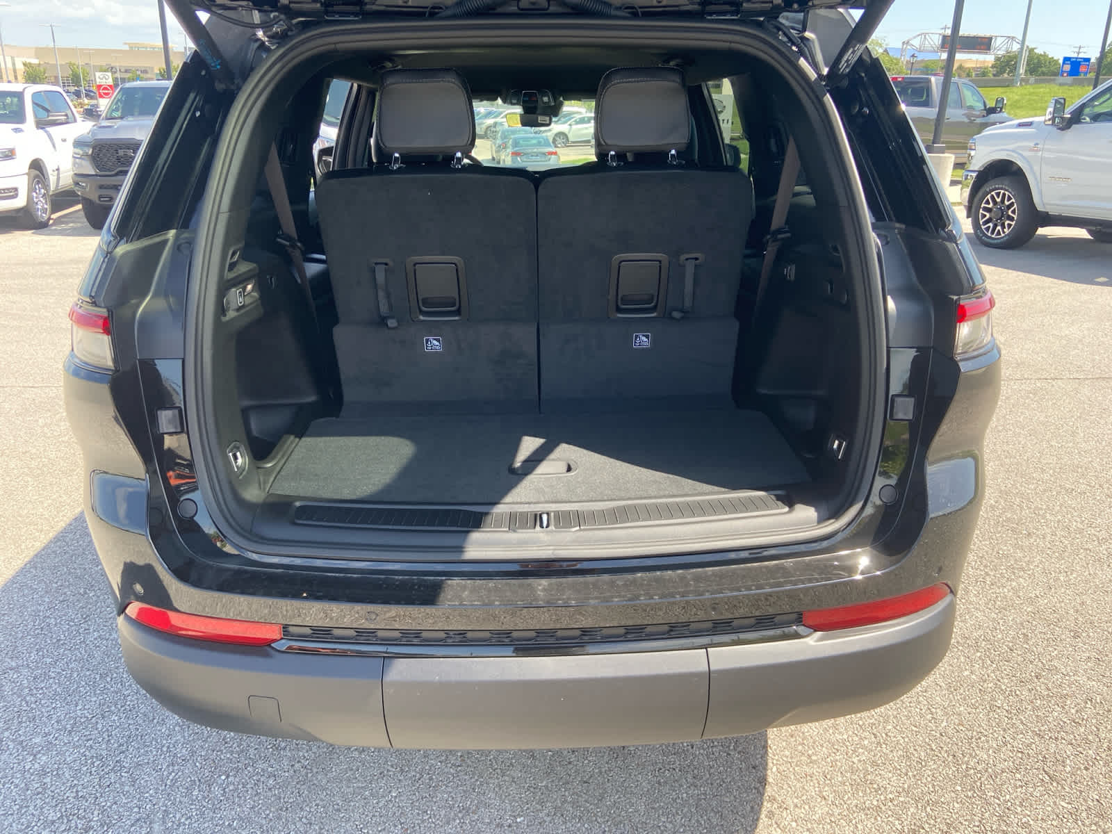 2025 Jeep Grand Cherokee Altitude photo 10